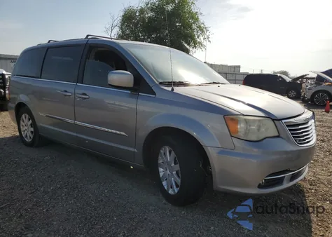 2013 Chrysler Town & Country Touring z USA, uszkodzony, nr VIN 2C4RC1BG2DR775295